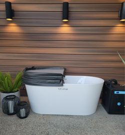 Beautiful Luxury Acrylic Cold Plunge 