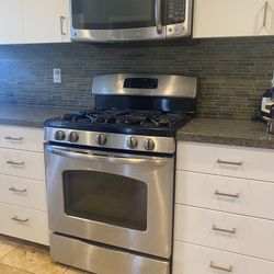 GE “Adora” Microwave 