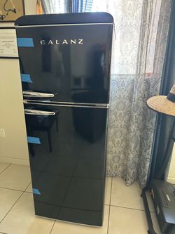 Galanz Retro Top-Freezer Refrigerator Black