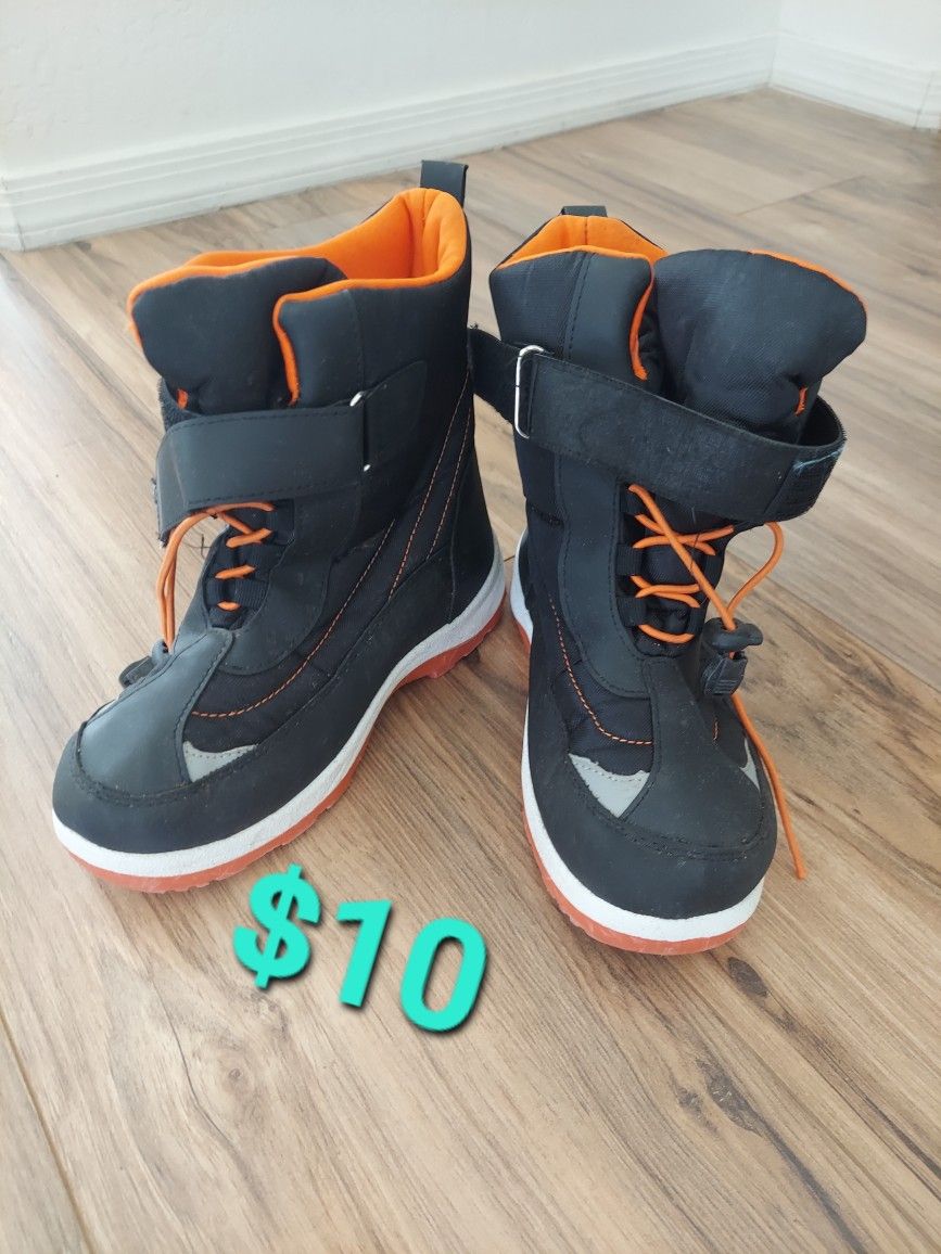 Boys Size 4 Winter Snow Boots