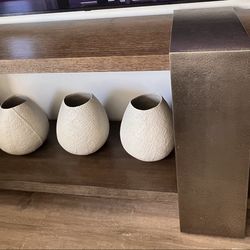 Bernhardt Console Table with 7 Decorative Accessories – Great Condition