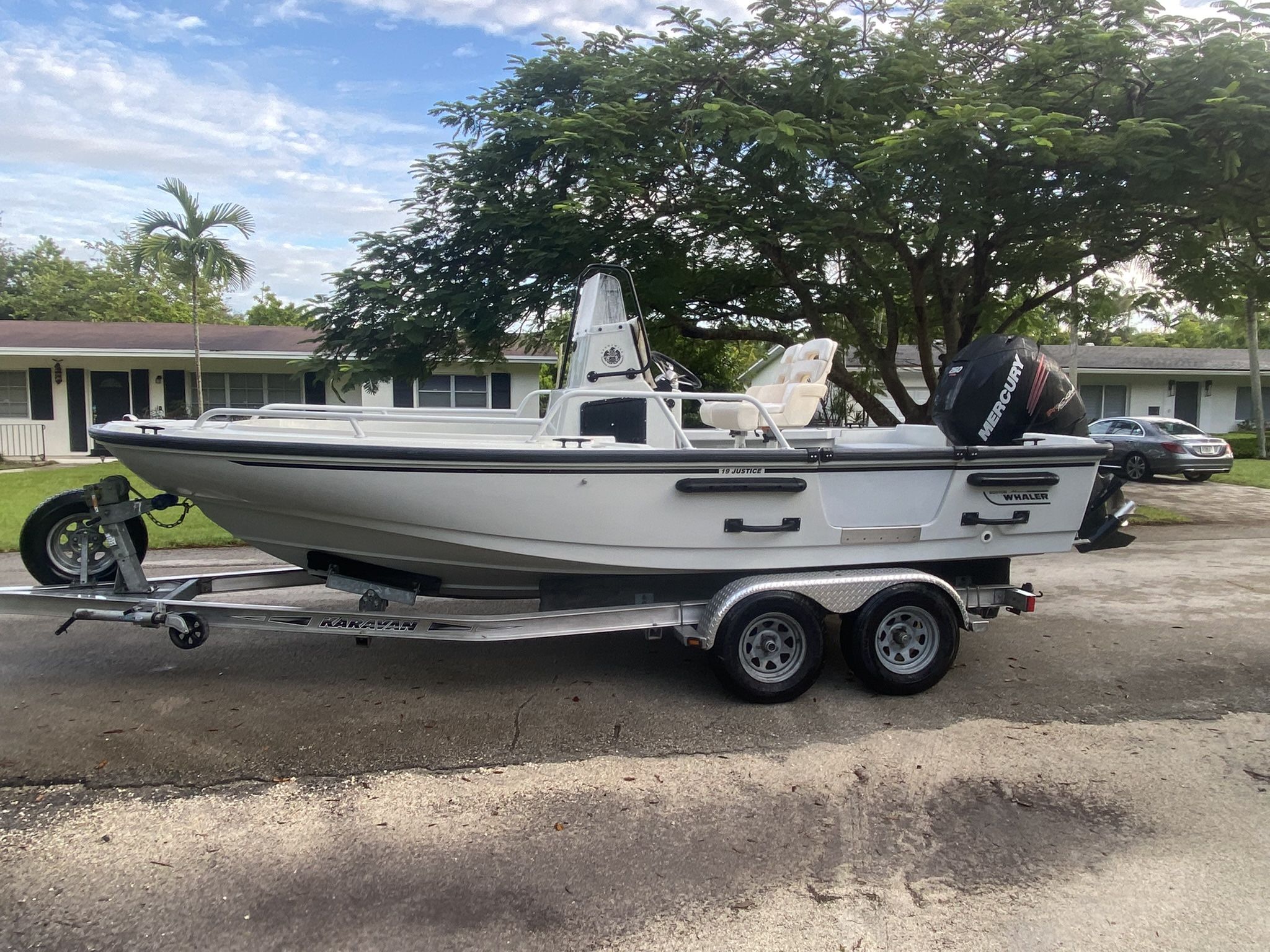 2008/2017 Boston Whaler 19’ Justice