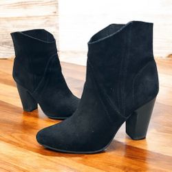 Vince Camuto Black Suede Mid Heel Ankle boots Size 7.5