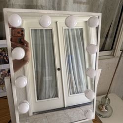 small mirror with lights 