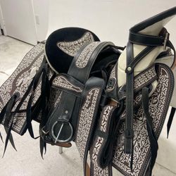 Montura charra bordada con cantinas Cuadradas