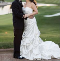 Stunning wedding dress!