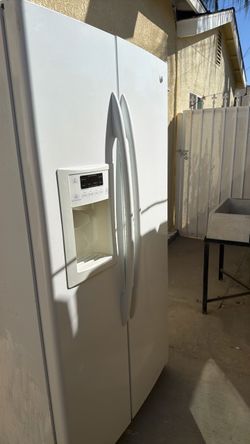 GE Side-by-Side Refrigerator with Ice Dispenser