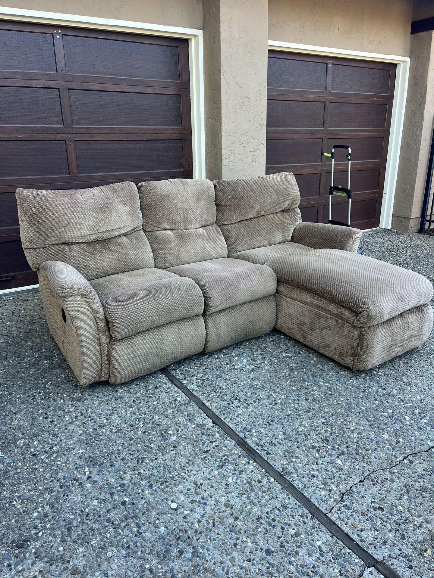LA-Z-BOY Recliner Sectional Couch- Great Condition