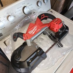Milwaukee
M18 FUEL 18V Lithium-Ion Brushless Cordless Deep Cut Band Saw (Tool-Only)