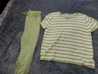 Casual knitted pullover and pant set