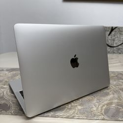 2020 Apple MacBook Pro- 256Gb 16G 13.3inch