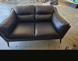 SOFA - 100% Genuine Leather - Love Seat (Like New)