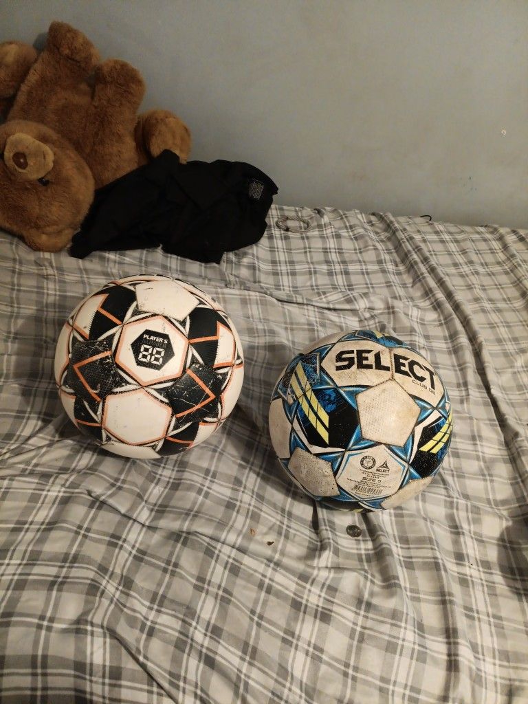 2 Soccer Balls
