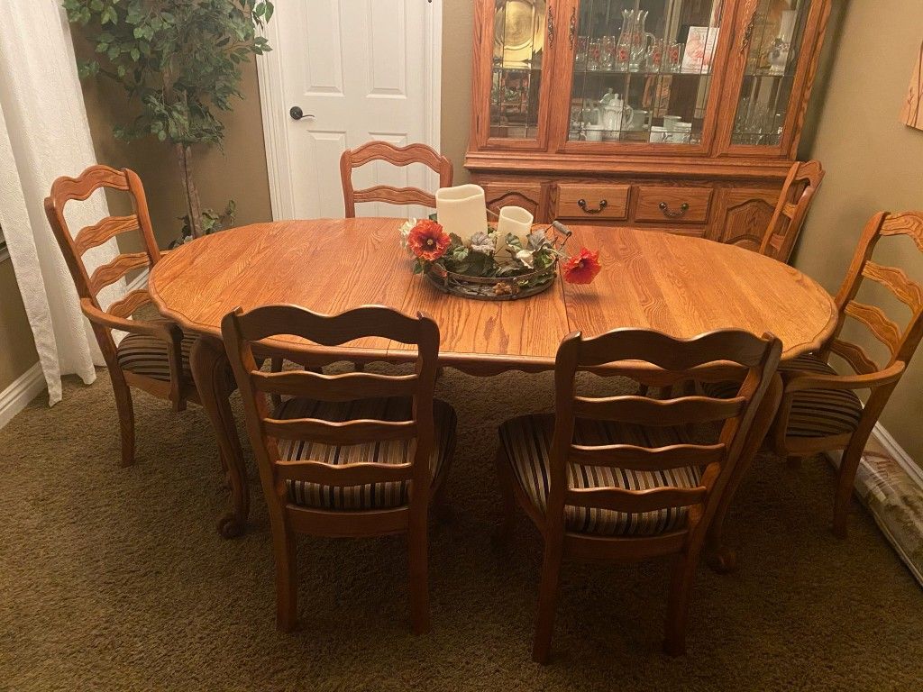 Stewart Ross dinning set & hutch