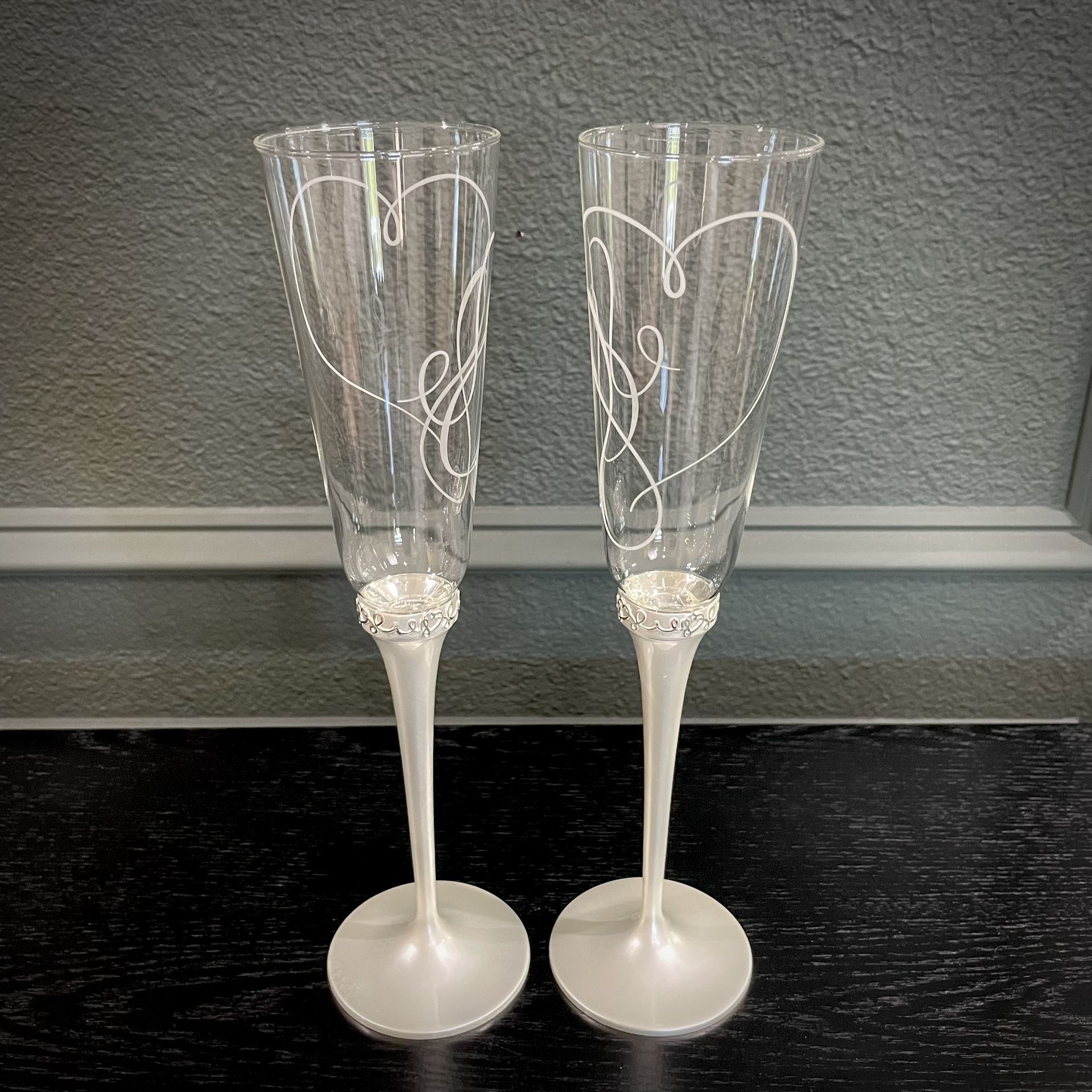 Elegant Set of 2 Mikasa "Love Story" Champagne Flutes
