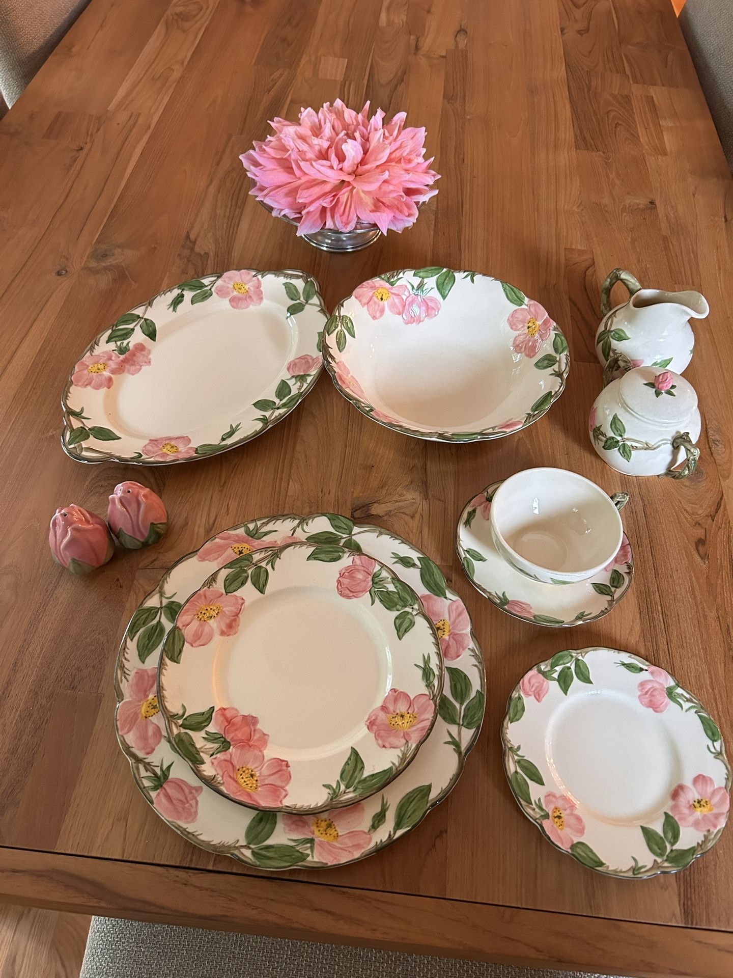 Franciscan Desert rose Dinnerware Set