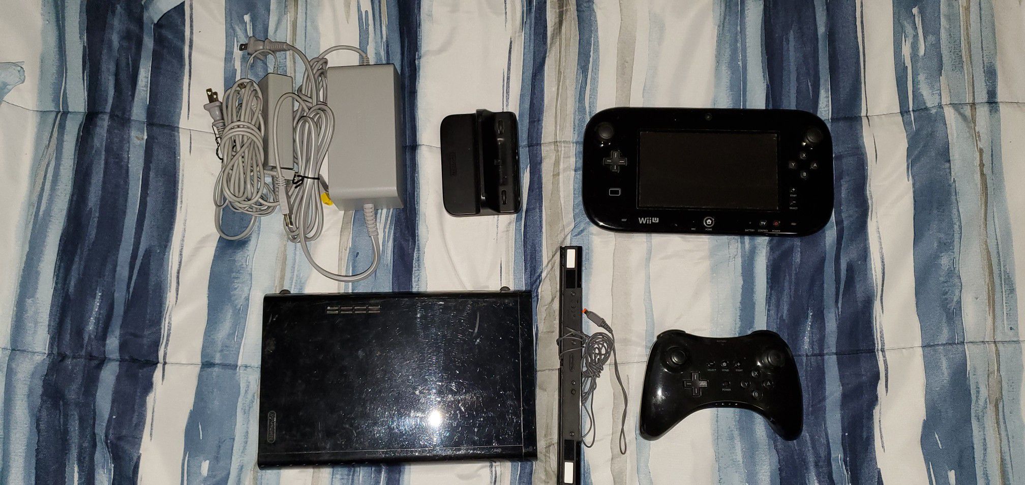 Nintendo Wii U (Black) | 32 GB w/ Pro Controller & 5 Games