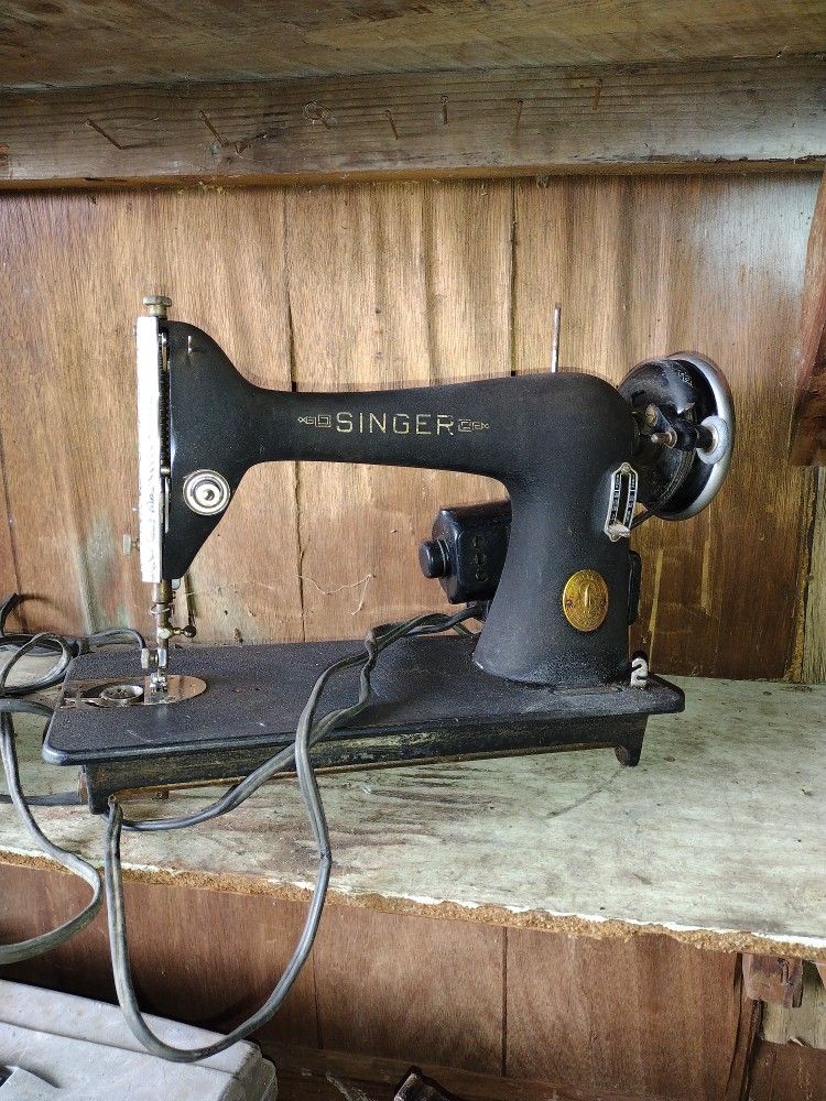 Singer Sewing Machine 