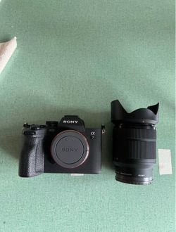 Sony A7 IV WITH LENS (1k shutter)