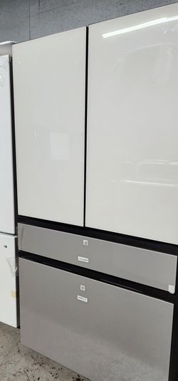 Samsung - BESPOKE 29 cu. ft. 4-Door French Door Smart Refrigerator with Beverage Center - white Glass and Gray.