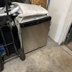 Free  Whirlpool Dishwasher In Great Condition 