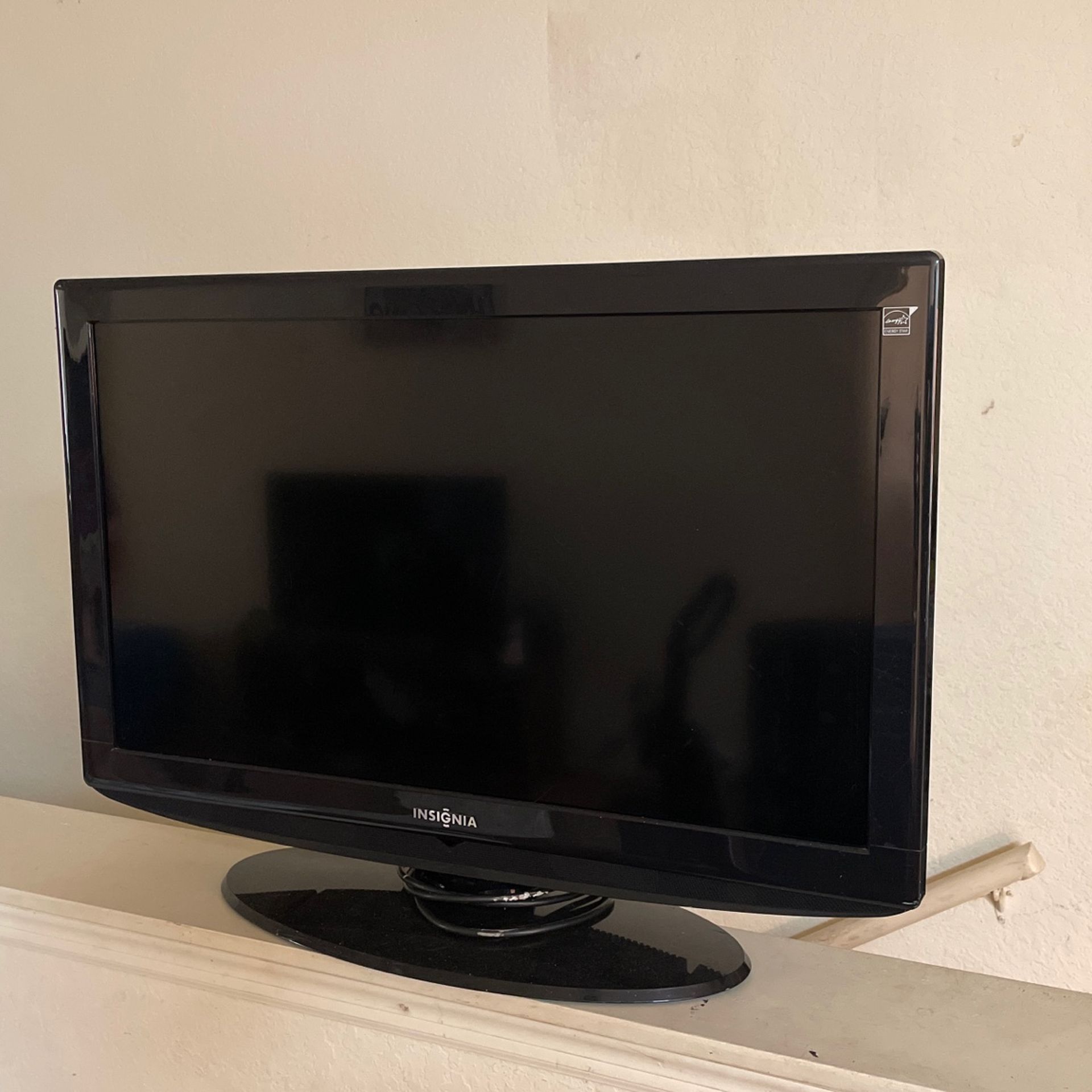 Insignia 32 inch TV