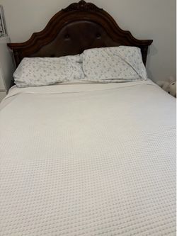 Queen bed with the box bed