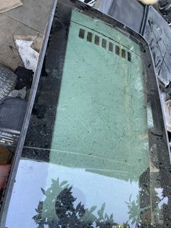 06 E90 Sunroof Window