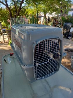 PETMATE DOG PLASTIC CAGE