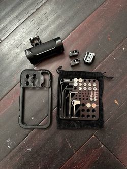 Smallrig iPhone 14 cage and cheese plate