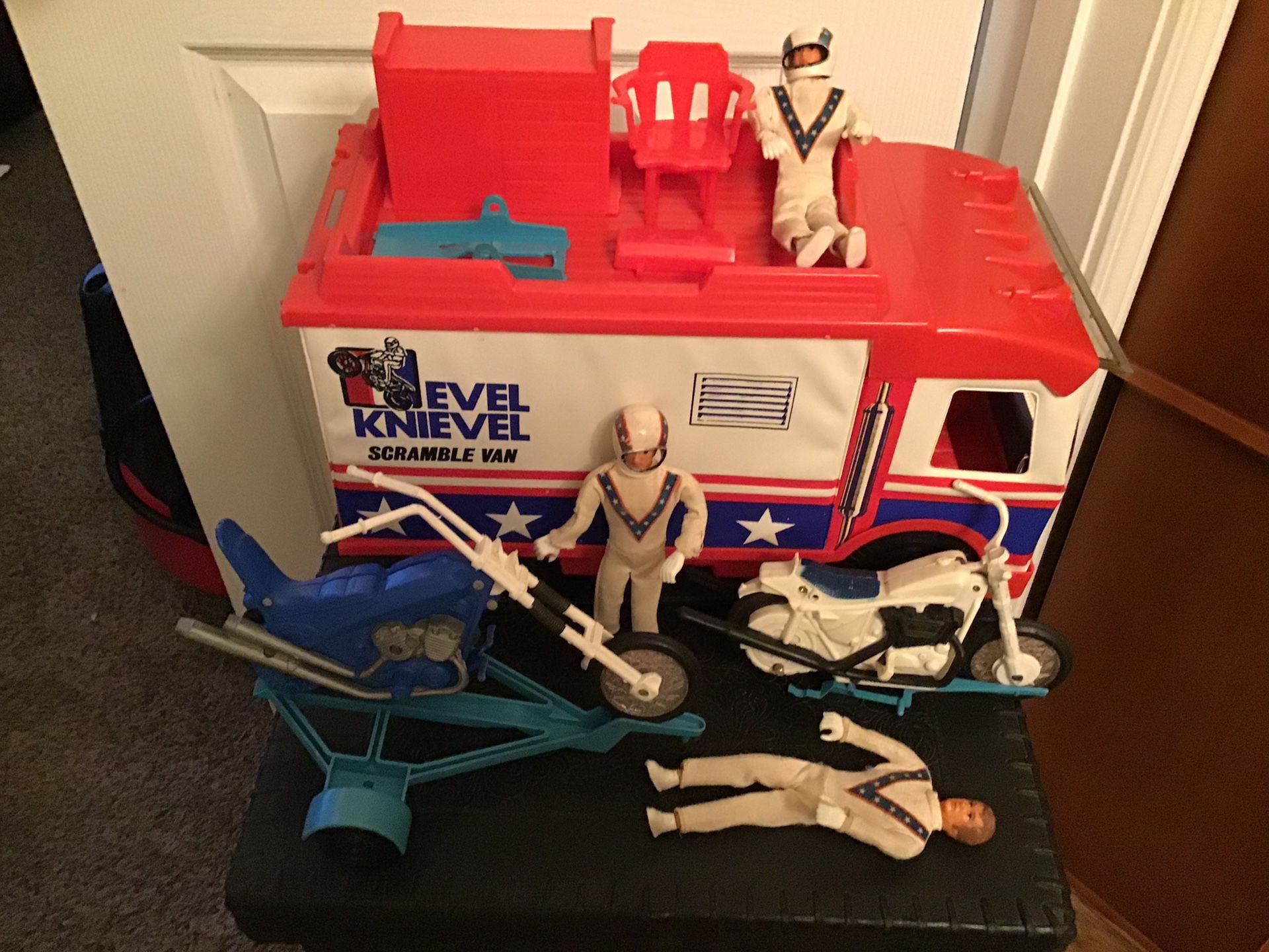 RARE 1070’s EVIL KNIEVEL VINTAGE BLUE CHOPPER—SCRAMBLE VAN-3 figures- damaged white cycle