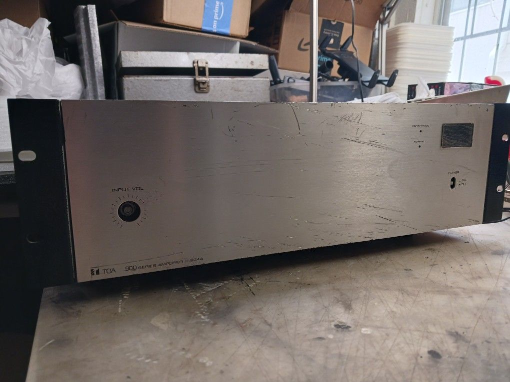 TOA 900 Series Amplifier P-924A