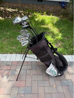 Mens Titleist golf club set.  Complete set right handed with stand carry ping golf bag
