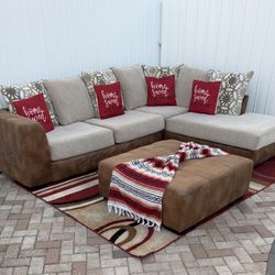 Beautiful 2-piece sectional sofa with ottoman from Rooms To Go. In great condition. Delivery available for an additional cost.