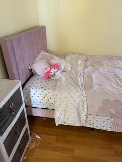 Full bed with mattress
