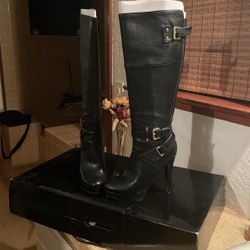 Guess boots