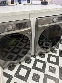 Samsung gas dryer front loaders perfect condition 4 years old