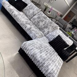 “L” Shape Sectional 🖤🤍