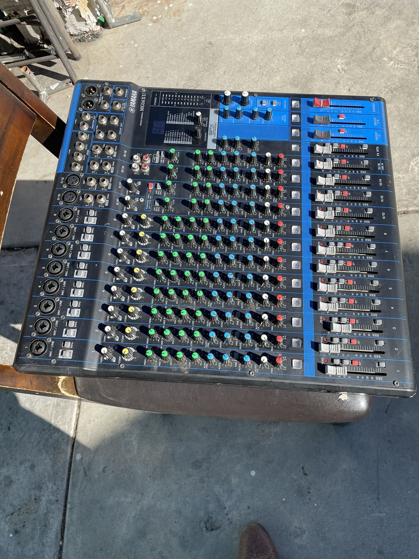 Consola YAMAHA MG16XU