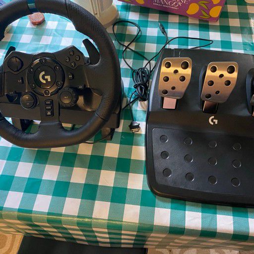 Logitech G923 Racing Wheel And Pedals

