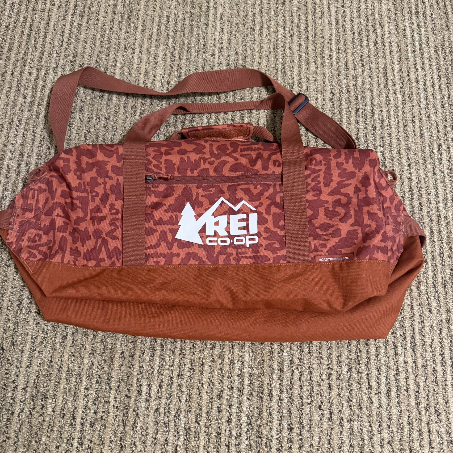 REI Roadtripper 40L Liter Duffel & Mini Bag Orange Brown Beach Walk Cassia Bark