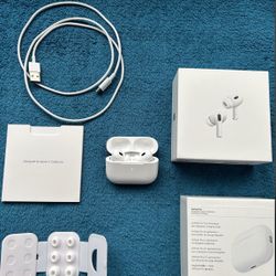 Apple AirPods (2nd Gen) – Great Condition 
