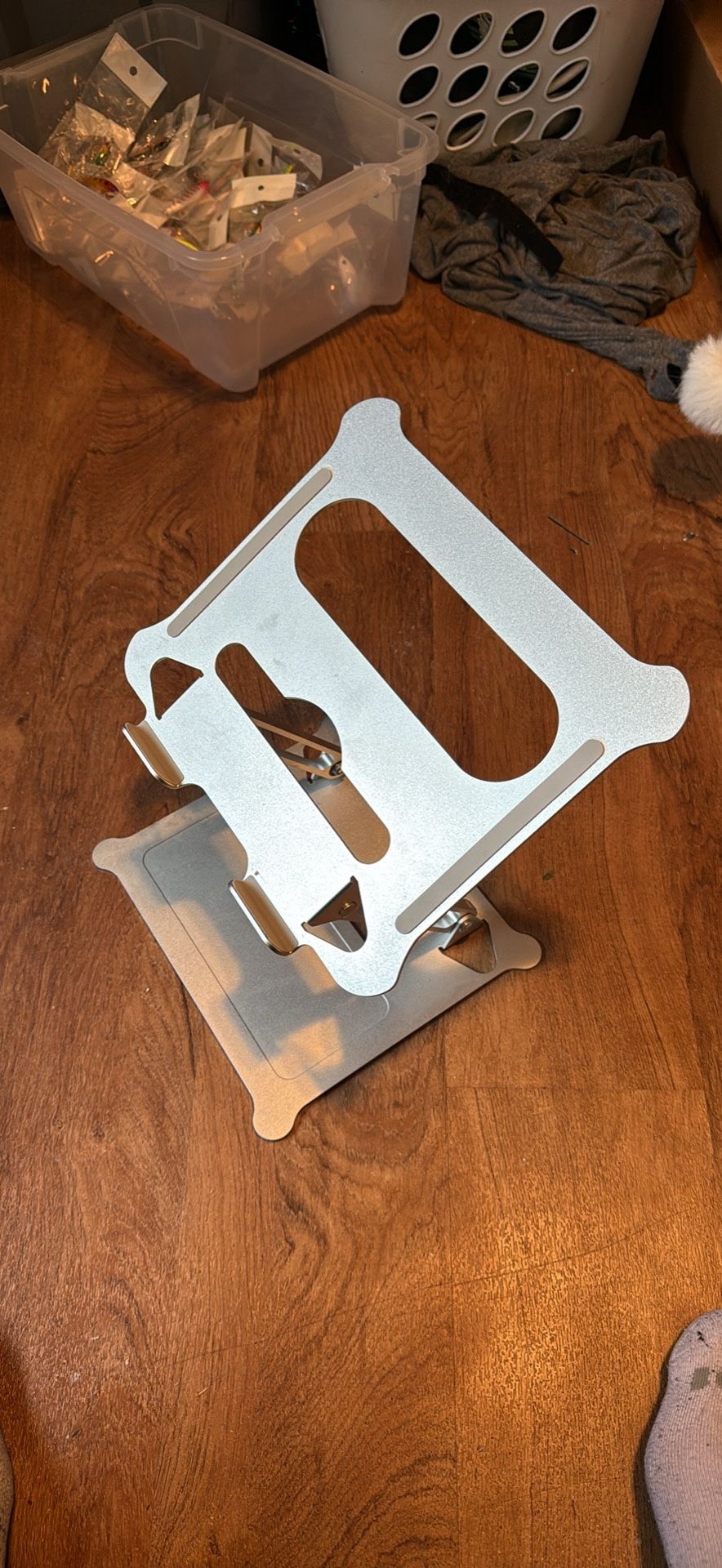 Laptop stand