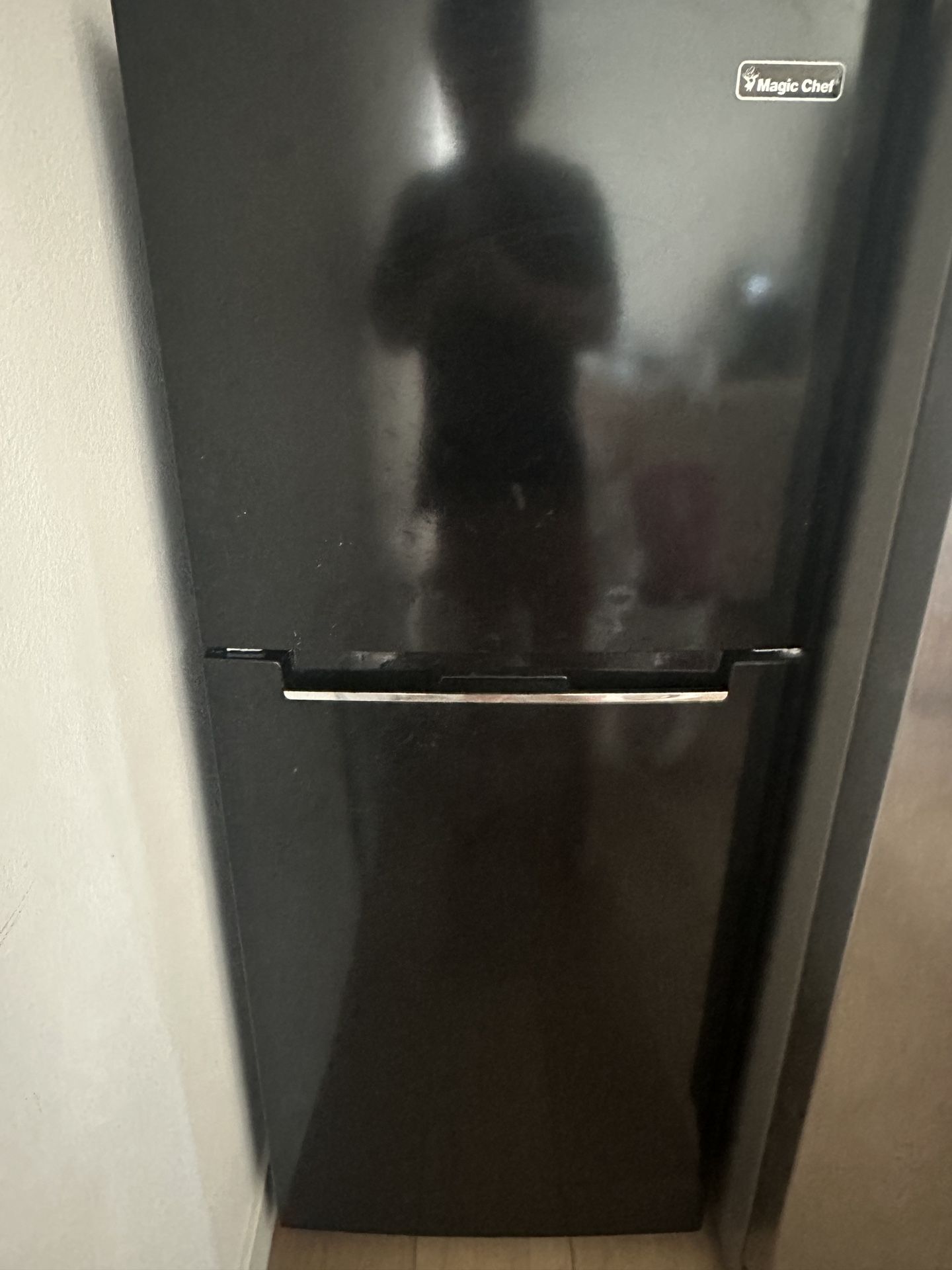 FRIDGE/FREEZER - WORKS PERFECT