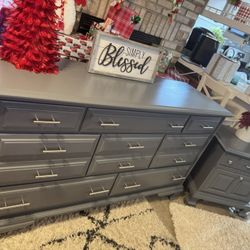 ✨✨ GORGEOUS GRAY LONG SOLID WOOD 8 DRAWER DRESSER WITH MATCHING NIGHTSTAND ✨✨