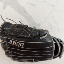 Wilson A600 12" RHT Baseball Glove Black / White Leather FP12