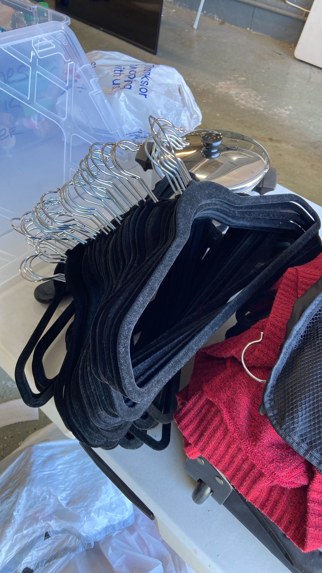 Hangers 60+ Velvety Feel