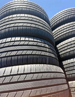 235/55/20 vendo un set de llantas marca Michelin con un 80% de vida las 4