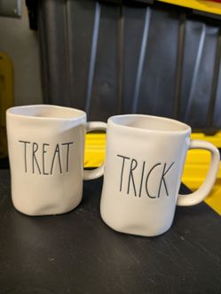 Holiday Rae Dunn Mugs