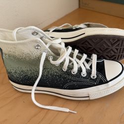 Converse - Women 8.5 men’s 6.5